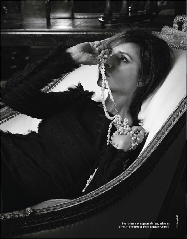 老佛爺Karl Lagerfeld 與貝嫂Victoria Beckham 聯名為法國ELLE拍時尚大片