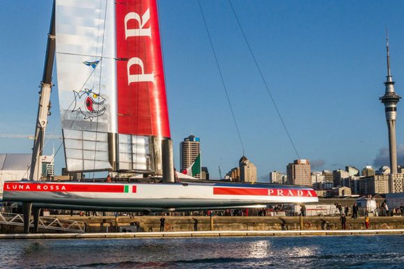 Prada「Luna Rossa」