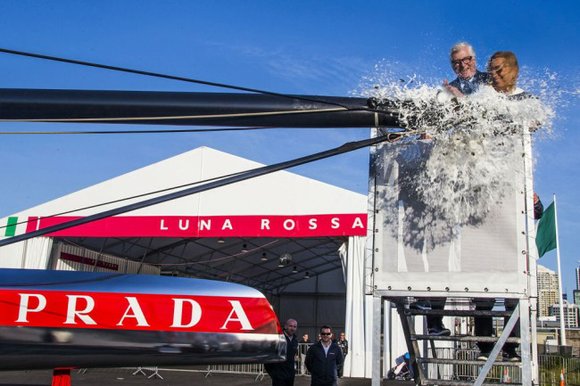 Prada「Luna Rossa」