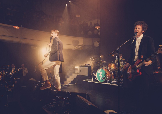 Burberry-Live-At-121-Regent-Street-2013-2 拷貝