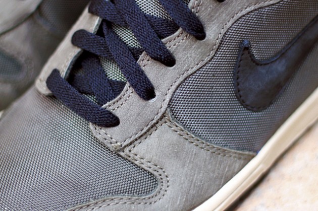 Undefeated-x-Nike-Dunk-High-03