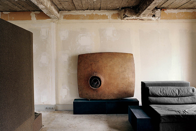 a-look-inside-rick-owenss-paris-residence-2 拷貝