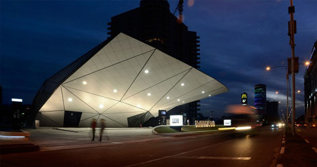 mcdonalds-fuel-station-by-giorgi-khmaladze-03-650x343 拷貝