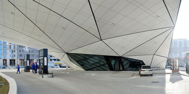 mcdonalds-fuel-station-by-giorgi-khmaladze-11-650x325 拷貝