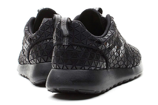 nike-roshe-run-metric-heels-1