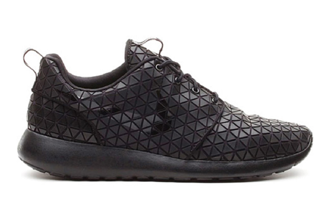 nike-roshe-run-metric-side-1