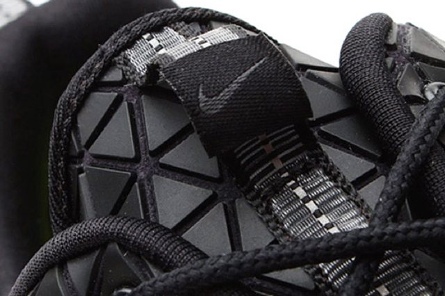 nike-roshe-run-metric-tongue-1