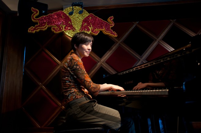 Peng Yu-Wen performs at the Red Bull Music Academy at Marsalis Home X Whiskey Gallery in Taipei City, Taiwan on May 25th, 2013