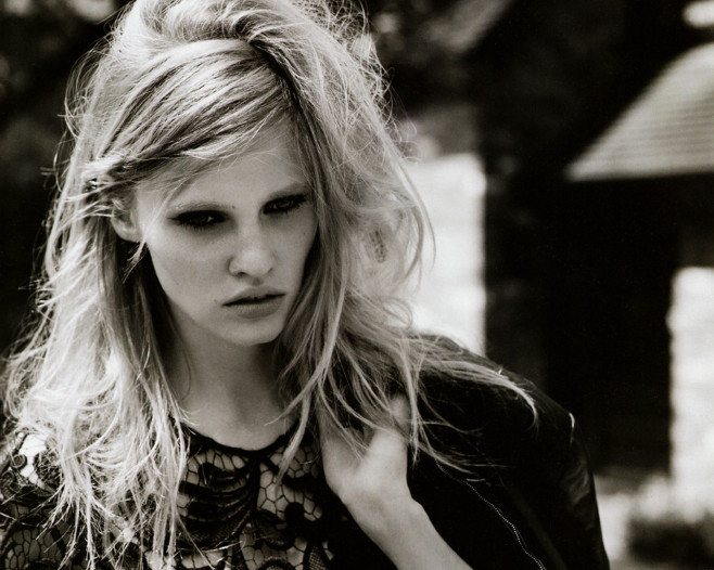 Lara_Stone_in_Prada_Ad