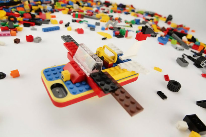 lego-belkin-iphone-5-case-designboom05