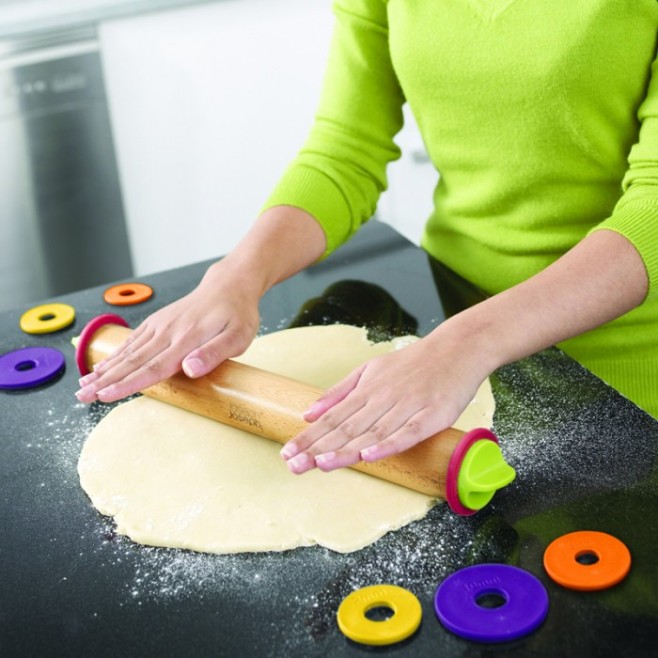 josephjoseph_rollingpin_multicolor_context_1_web