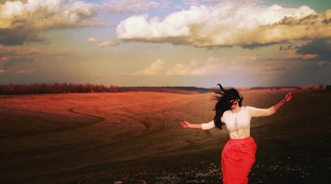 i_put_my_arms_around_the_wind_by_ineedchemicalx-d5ynggd