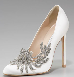 twilight-breaking-dawn-bella-wedding-shoes-manolo-blahnik