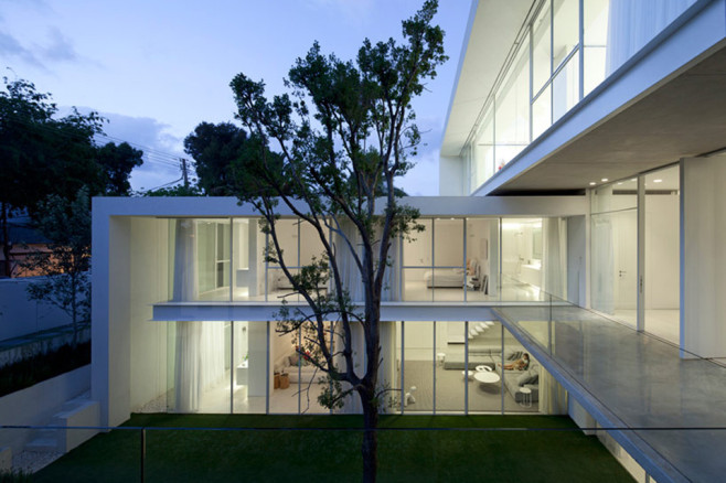 Ramat-Hasharon-House-13-by-Pitsou-Kedem-Architects-01