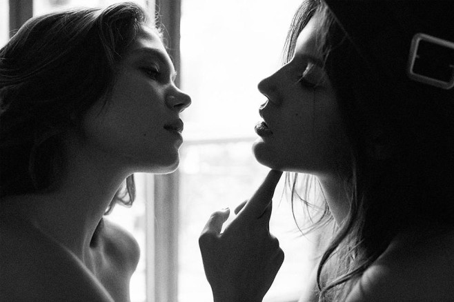 lea-seydoux-adele-exarchopoulos-interview-magazine-02