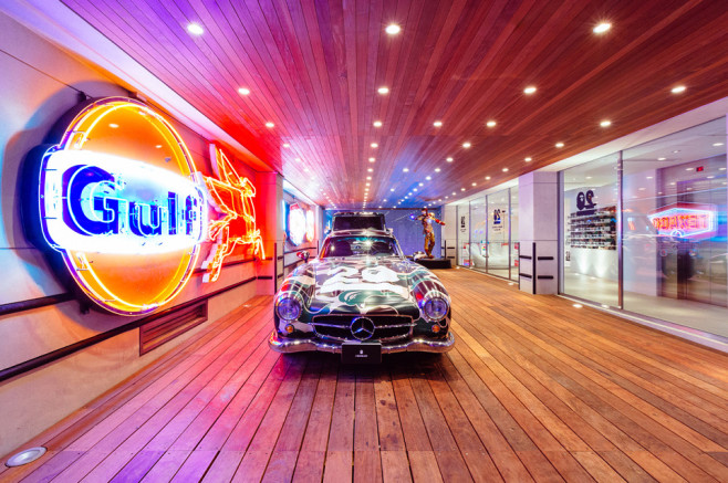 nowhere-a-bathing-ape-presents-bapeland-exhibition-recap-01-960x640