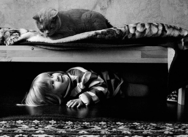 7-Friendship-Between-a-Girl-and-Her-Cat20-640x468