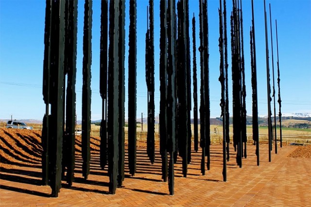 Mandela-Sculpture-by-Marco-Cianfanelli5-640x426