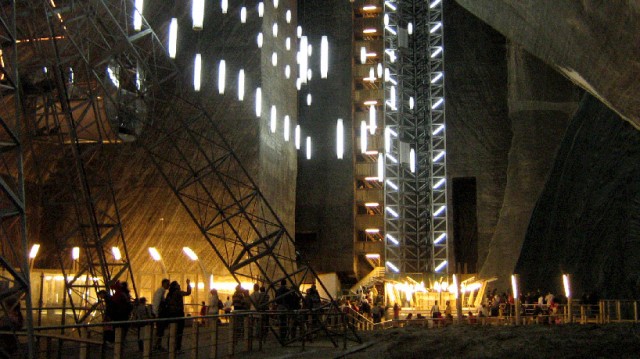 Salina-Turda-Museum5-640x359