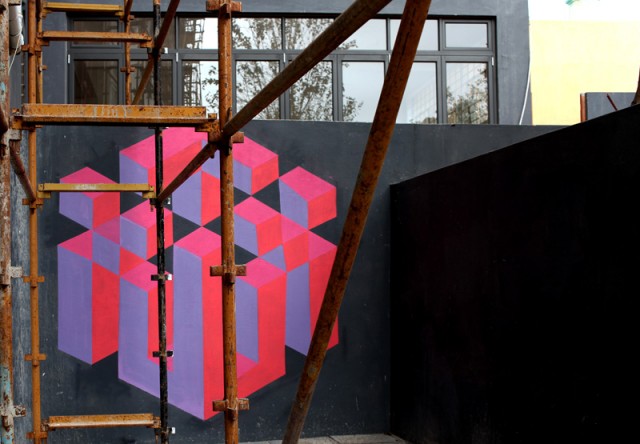 lxhexagonepinkwall-640x444