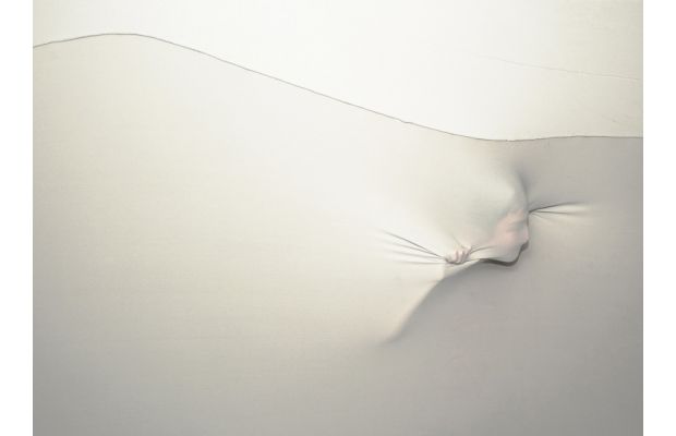 suspenseimmersivefabricinstallationbysophiachang_dezeen_ss_7