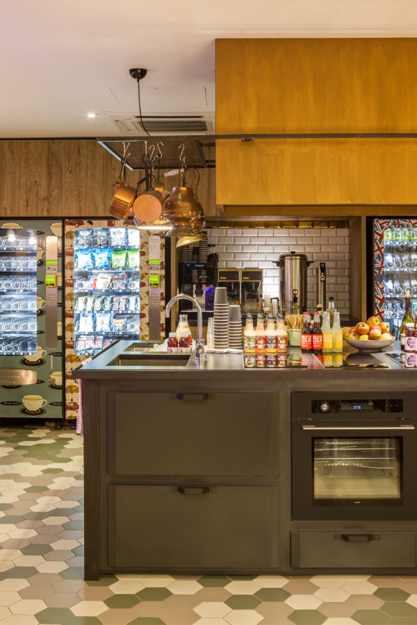 Destin-QBic-Hotel-London-Blacksheep-8-600x900