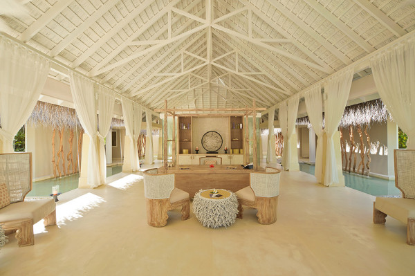 dest-ayada-maldives-reception-600x399