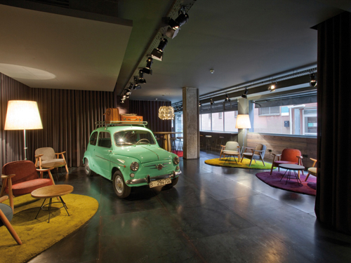 dest-chicbasic-rambla-lobby-with-mini