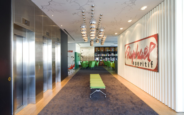 destination-hotel-bit-elevator.bank_-600x375