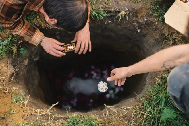 dogburial05