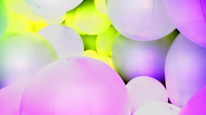 luminous-colored-spheres-by-team-lab-respond-to-human-touch-designboom-01