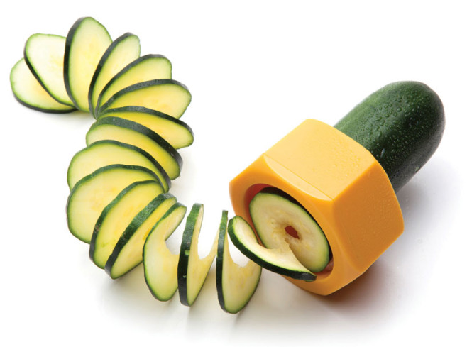 monkey-business-cucumbo-spiral-slicer-designboom01
