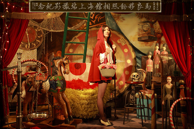 A omwna posing in red cloak
