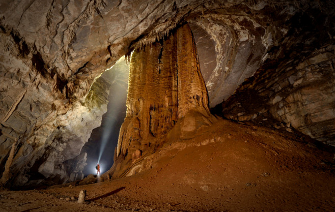 China Caves 2012 - Hong Meigui Expedition to explore giant caves in Wulong County