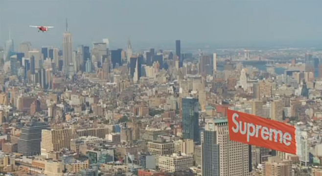 supremelogogoesaerial