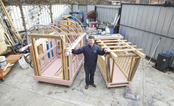 1-Gregory-Eloehn-Turns-Trash-Into-Homes-For-The-Homeless-600x366