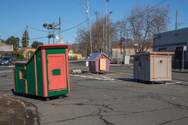 4-Gregory-Eloehn-Turns-Trash-Into-Homes-For-The-Homeless-600x399