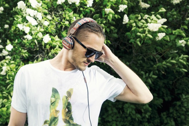 WeSC Logo T-Shirt NT$1,280, 耳機NT$2,180