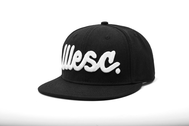 WeSC 黑底Logo平沿帽 NT$1,280