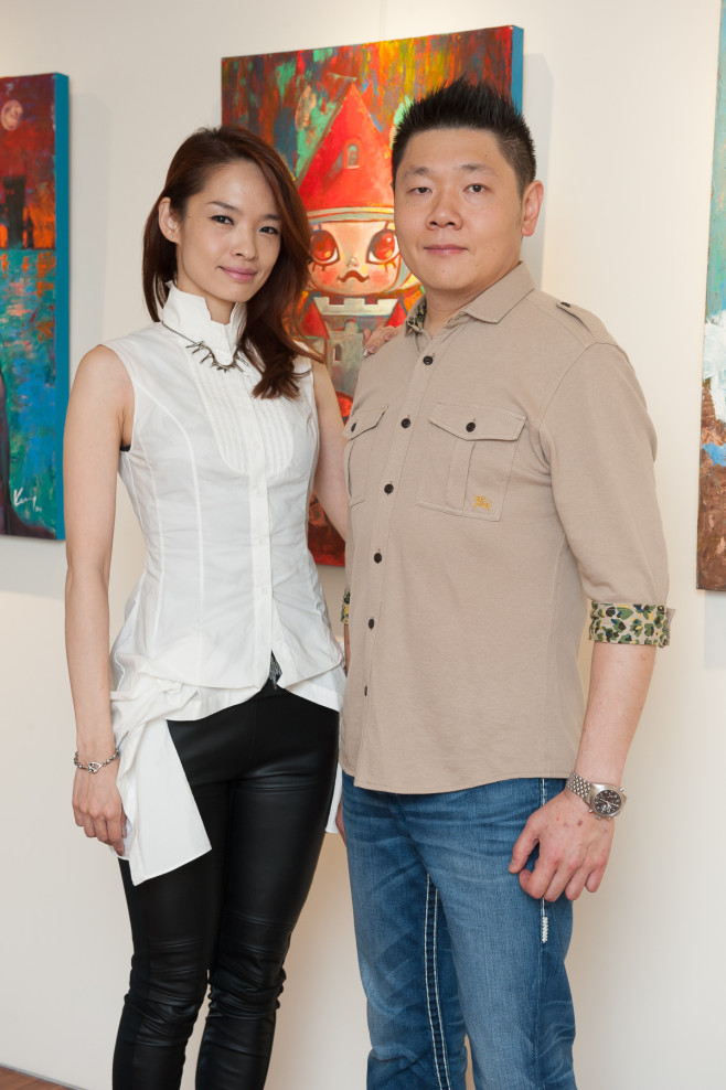 左起為靠邊走藝術空間藝術總監Ginger、創辦人Ron