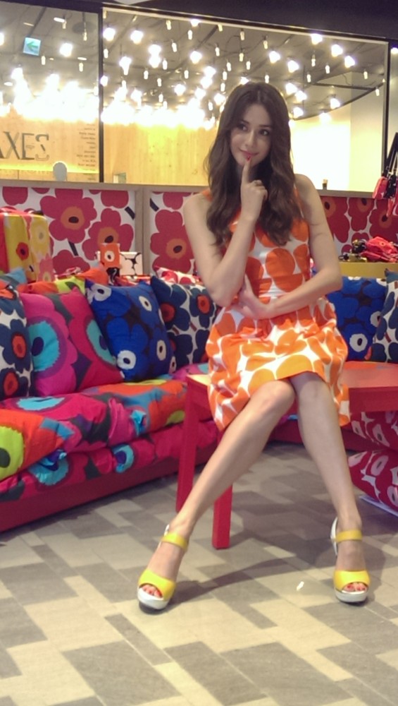 瑞莎著marimekko 圖紋洋裝現身marimekko Pop-up Store