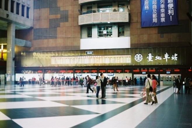 F1090004