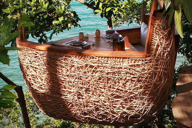 Treehouse-Restaurant-Delivers-Meal-Via-Zipline-4