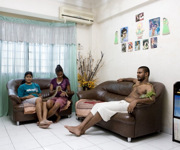 whudat.de-Couchsurfing_by_Gabriele_Galimberti_2014_04