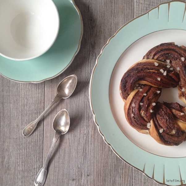 1122