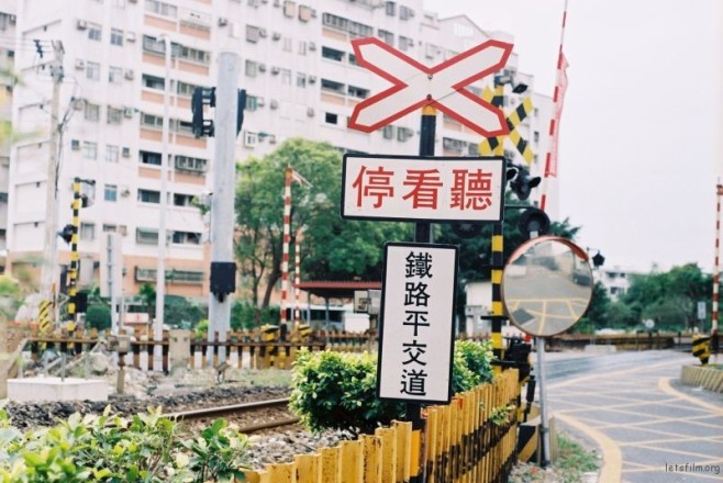 F1090037