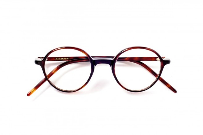 ab0102-700x466