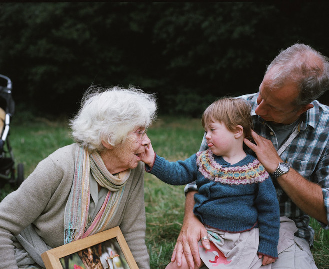 Sian_Davey_Finding_Alice_03