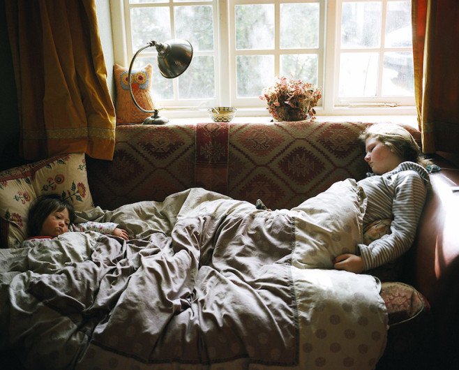 Sian_Davey_Finding_Alice_04