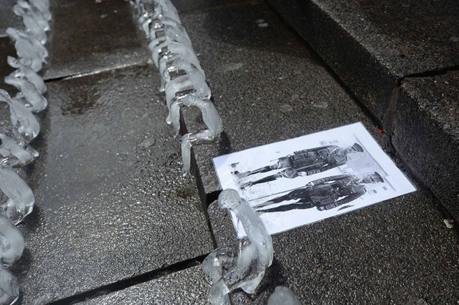 minimum-monument-ice-sculptures-first-world-war-commemoration-nele-azevedo-7